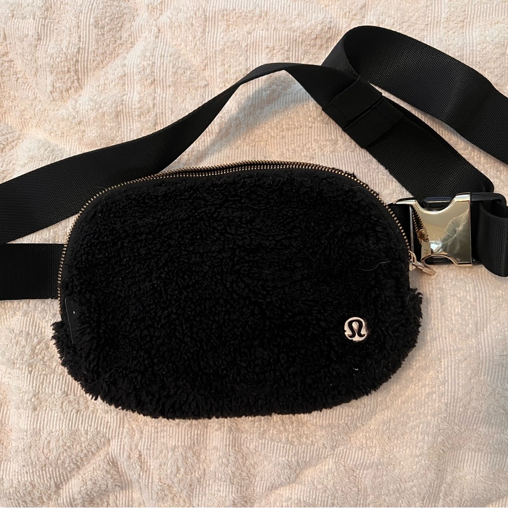 Lululemon Sherpa Belt Bag